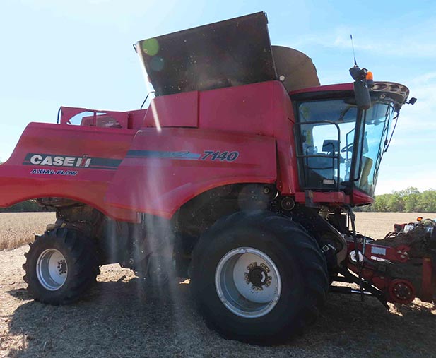 2016 Case IH 7140 Combine - Image 4