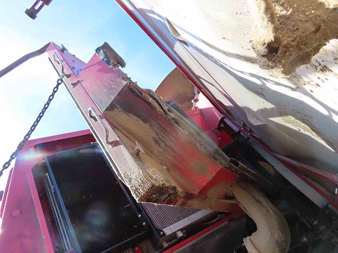 2016 Case IH 7140 Combine - Image 39