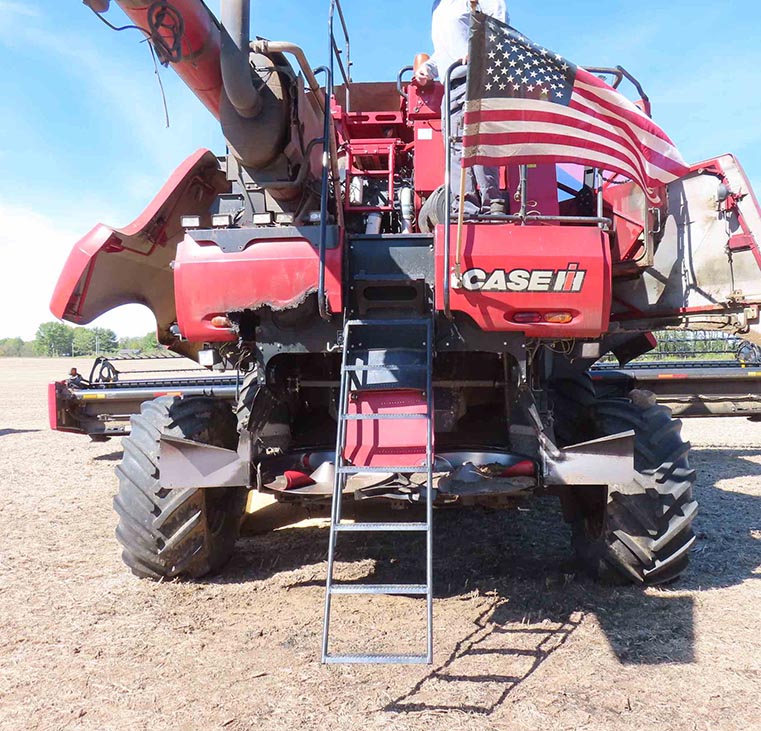 2016 Case IH 7140 Combine - Image 6