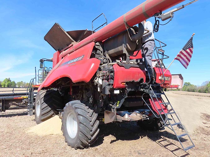 2016 Case IH 7140 Combine - Image 7