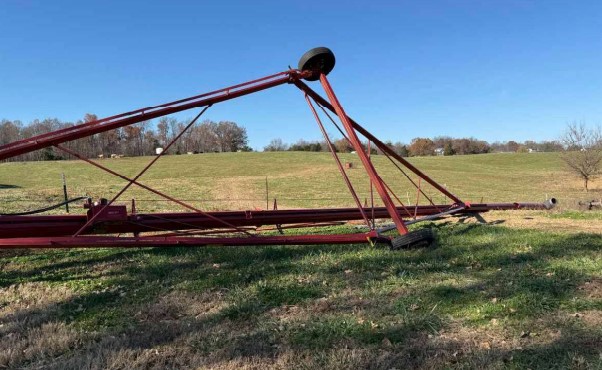 2016 13X94 Hutchison Swing Auger