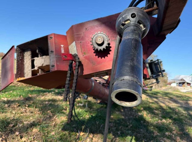 2016 13X94 Hutchison Swing Auger - Image 13