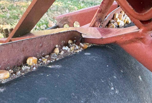 2016 13X94 Hutchison Swing Auger - Image 22