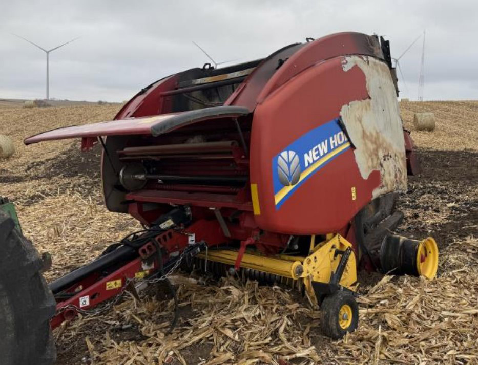 2016 New Holland 560 Baler