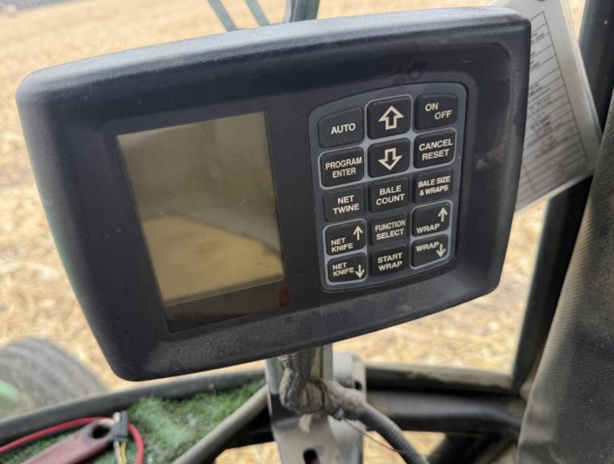 2016 New Holland 560 Baler - Image 12