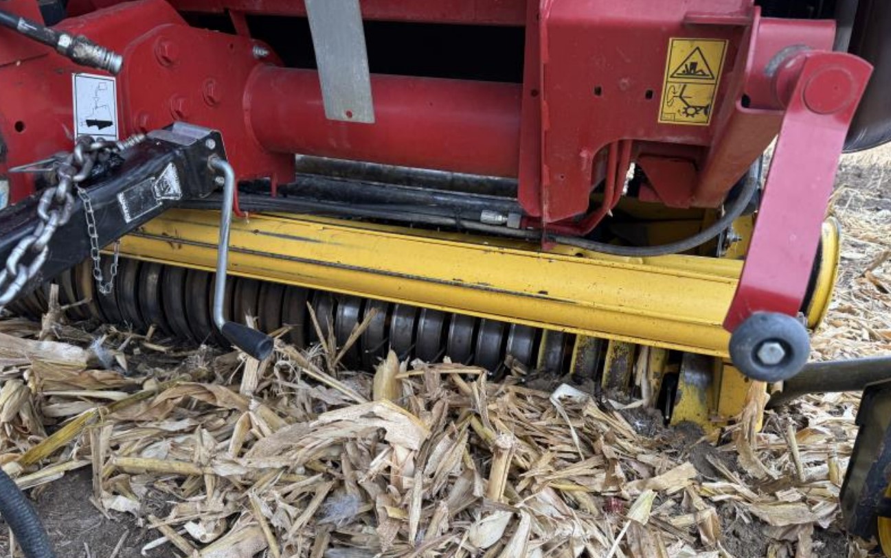 2016 New Holland 560 Baler - Image 9