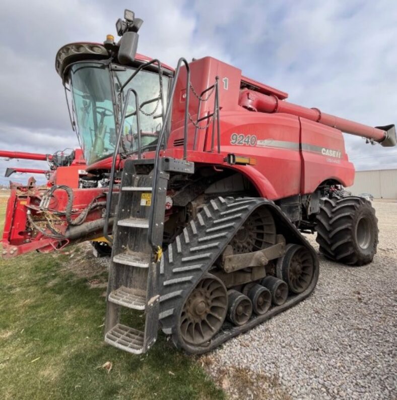 [Auction]: 2017 Case IH 9240T Combine | Engine hours: est. 2,024 ...