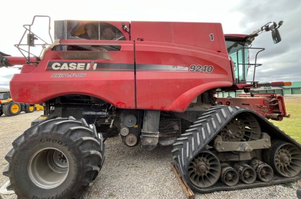 [Auction]: 2017 Case IH 9240T Combine | Engine hours: est. 2,024 ...
