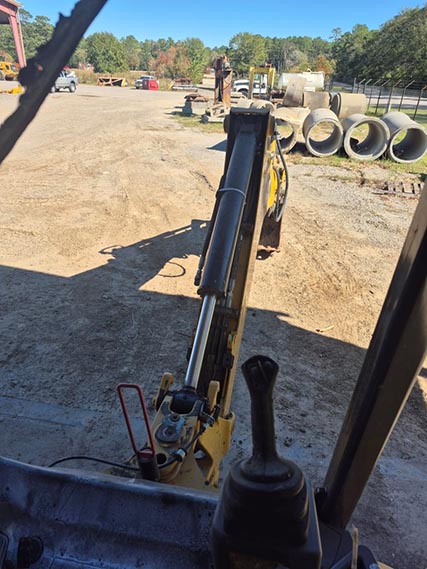 2018 Caterpillar 420F2 Backhoe - Image 22