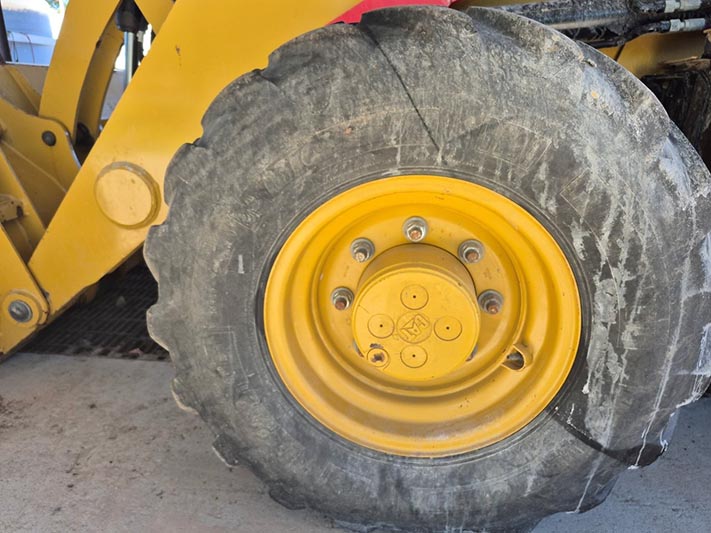 2018 Caterpillar 420F2 Backhoe - Image 23