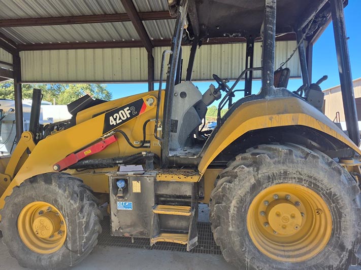 2018 Caterpillar 420F2 Backhoe - Image 3