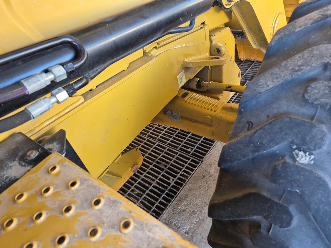 2018 Caterpillar 420F2 Backhoe - Image 33