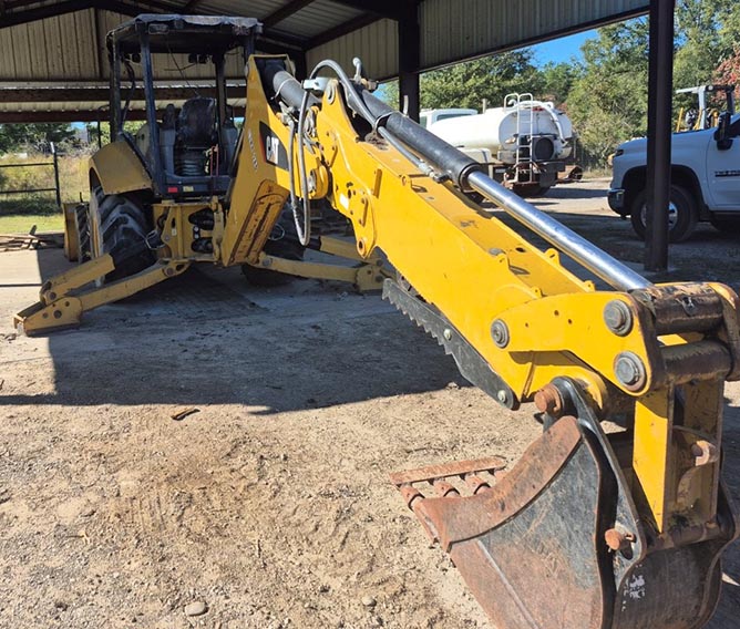 2018 Caterpillar 420F2 Backhoe - Image 5