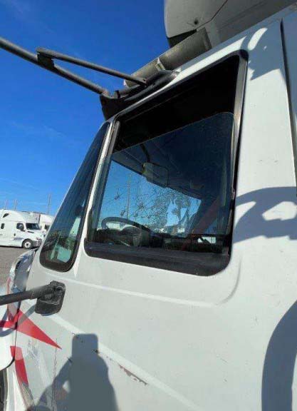 2018 International 4300 Reefer Box Truck - Image 16