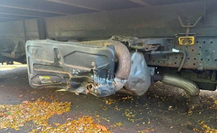 2018 Isuzu NPR Box Truck - Image 3