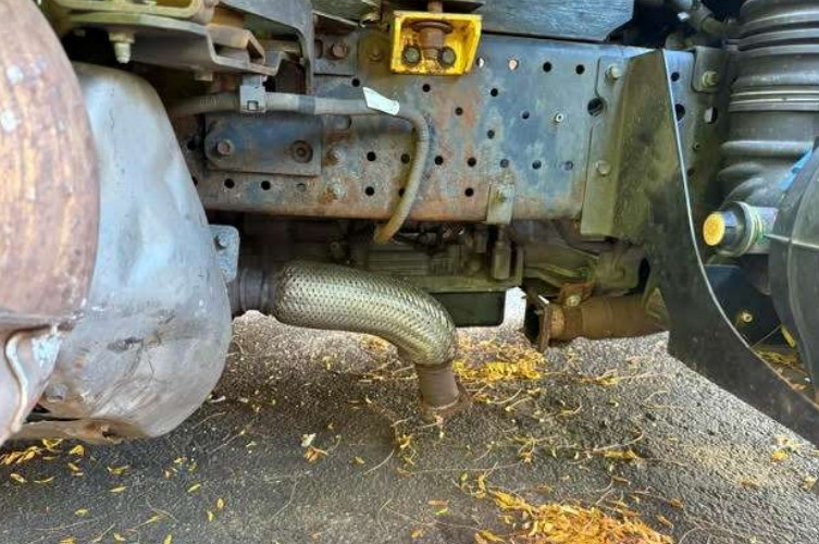 2018 Isuzu NPR Box Truck - Image 4