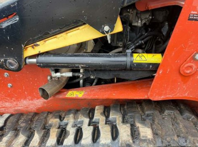 2019 Ditch Witch SK1050 Skid Steer - Image 10
