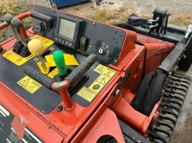 2019 Ditch Witch SK1050 Skid Steer - Image 7