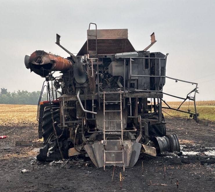2020 Case IH 8250 Combine - Image 2
