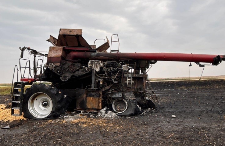 2020 Case IH 8250 Combine - Image 3