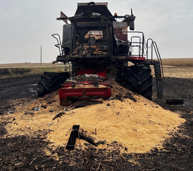 2020 Case IH 8250 Combine - Image 4