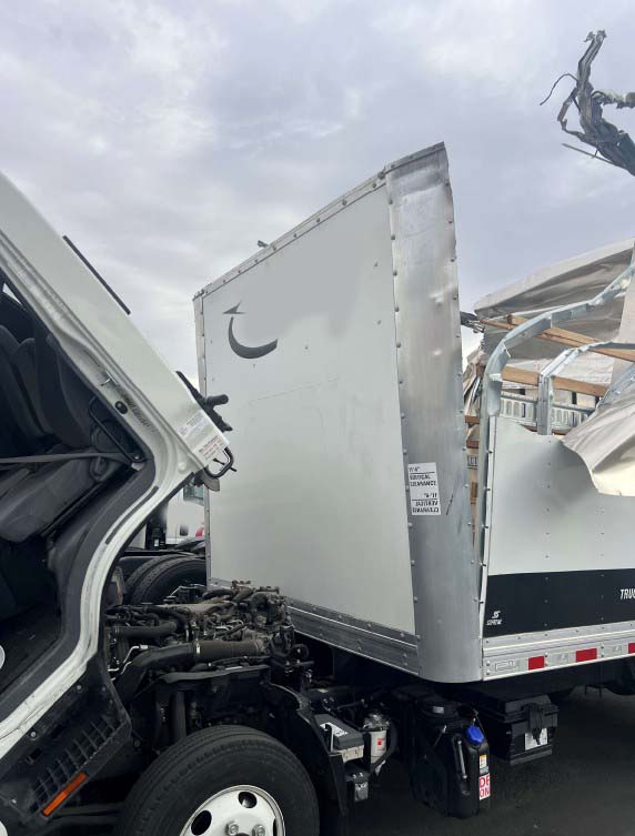 2021 Chevrolet 4500 Box Truck - Image 2