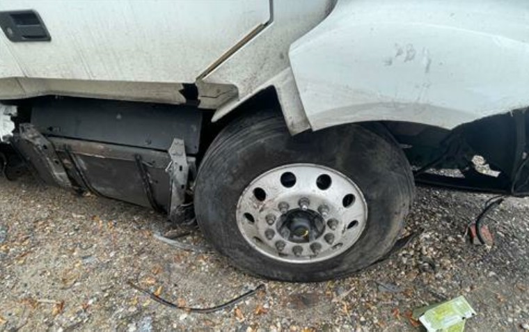 2021 Volvo VNL 860 - Image 9