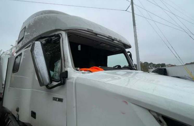 2021 Volvo VNL 860 - Image 15