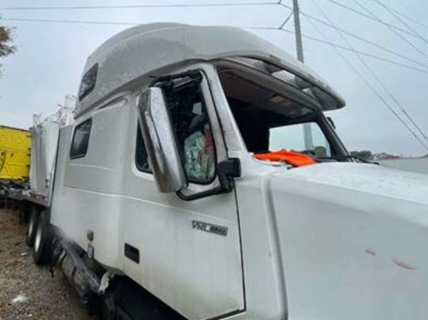 2021 Volvo VNL 860 - Image 16