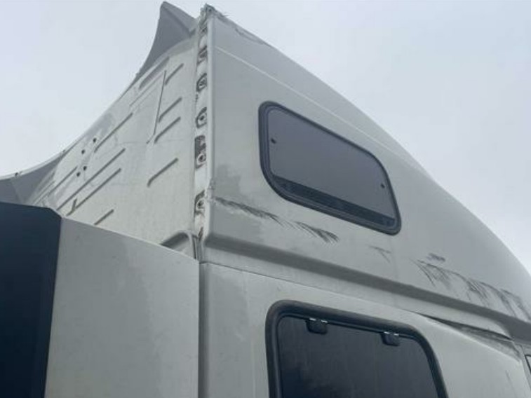 2021 Volvo VNL 860 - Image 25