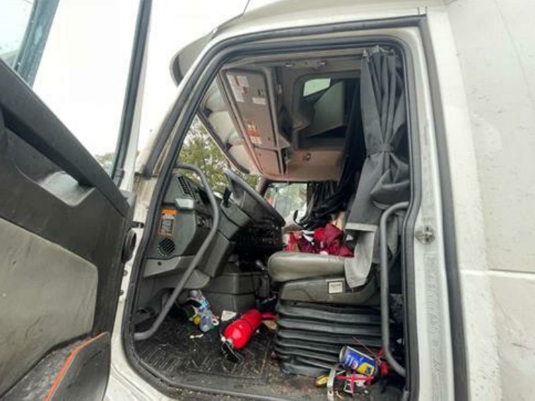 2021 Volvo VNL 860 - Image 6