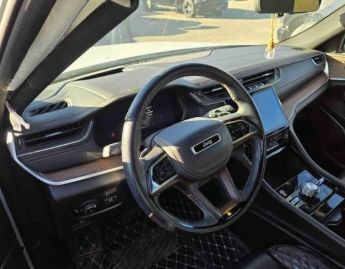 2022 Jeep Grand Cherokee - Image 15