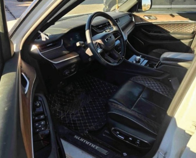 2022 Jeep Grand Cherokee - Image 16