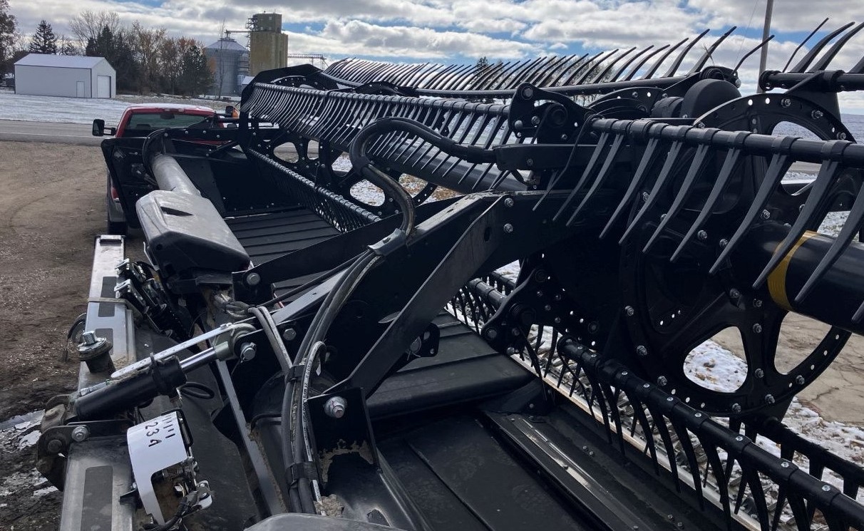 2022 MacDon FD135 Flexdraper Header - Image 3