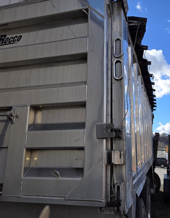 2024 Peterbilt 389 Dump Truck - Image 4