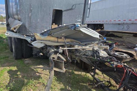 2025 Kenworth T880 - Image 2