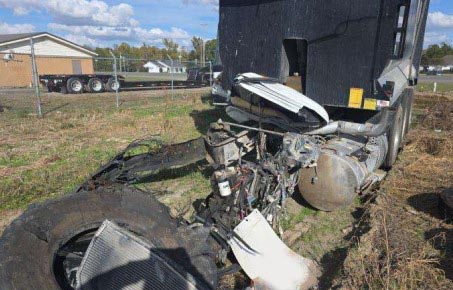 2025 Kenworth T880 - Image 3