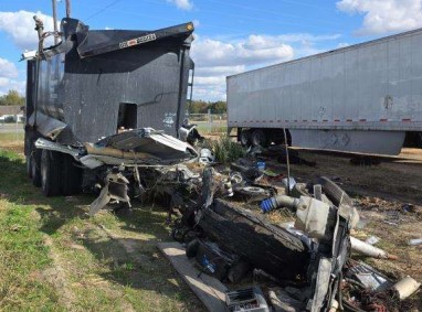 2025 Kenworth T880 - Image 4