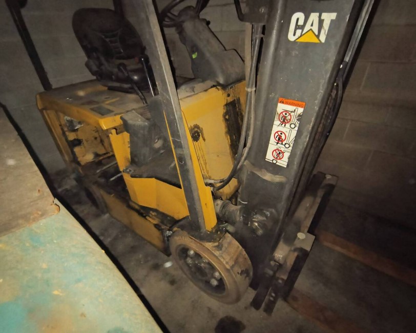 Caterpillar Electric Forklifts - Image 23