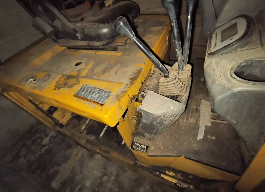 Caterpillar Electric Forklifts - Image 24