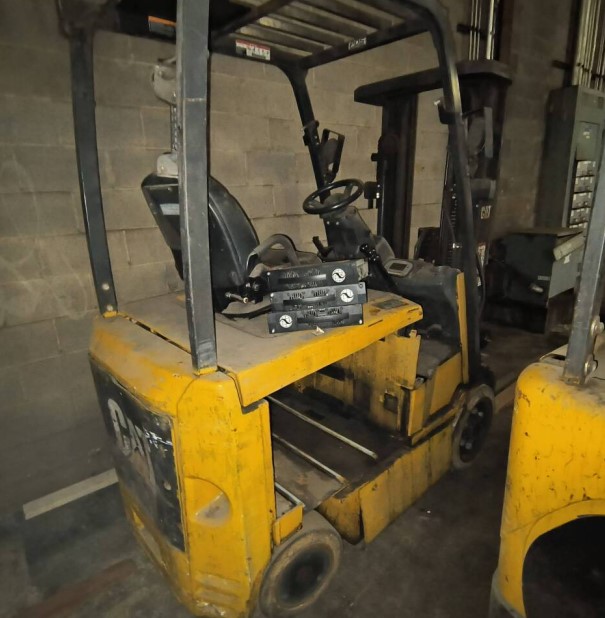 Caterpillar Electric Forklifts - Image 38