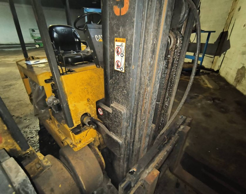 Caterpillar Electric Forklifts - Image 68