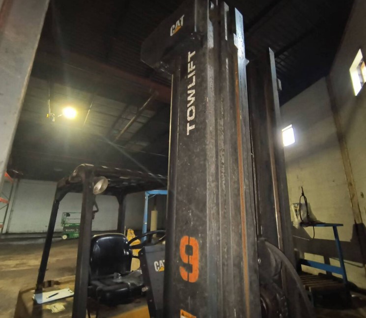 Caterpillar Electric Forklifts - Image 69