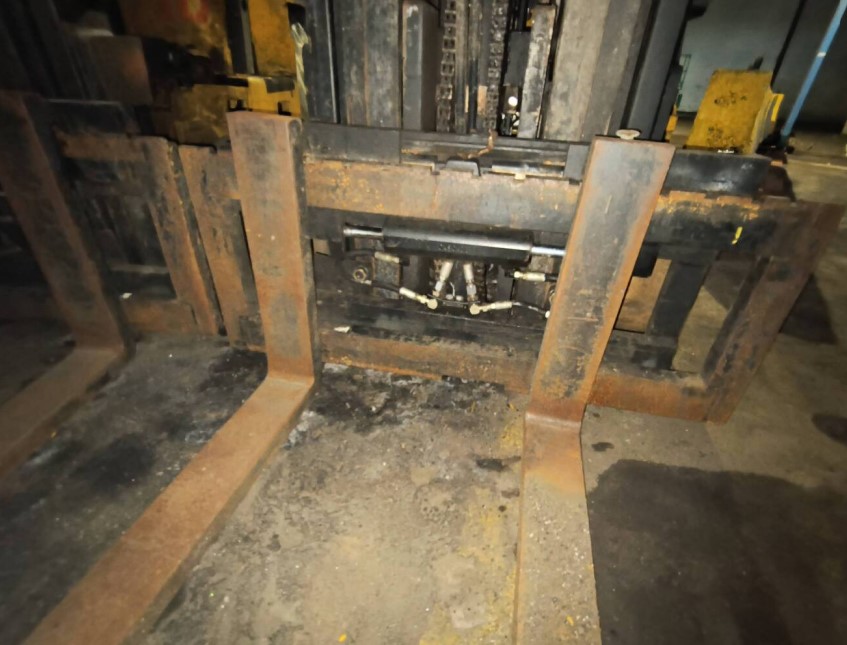 Caterpillar Electric Forklifts - Image 73