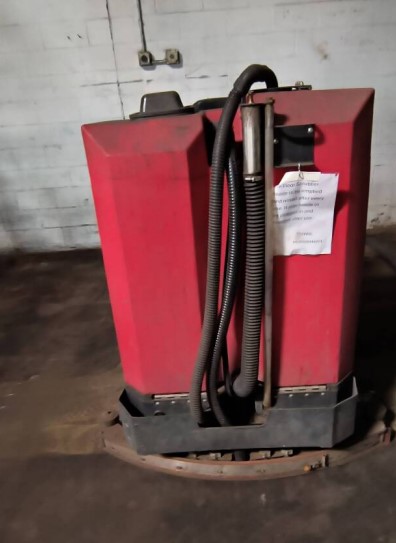 2019 Factory Cat XR-40C Floor Scrubber - Image 3