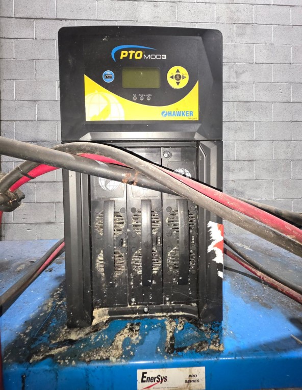 Caterpillar Electric Forklifts - Image 78