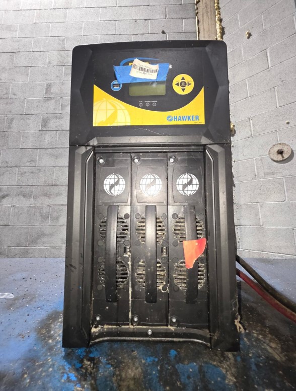 Caterpillar Electric Forklifts - Image 81