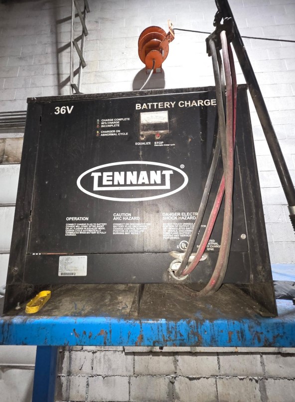 Caterpillar Electric Forklifts - Image 82