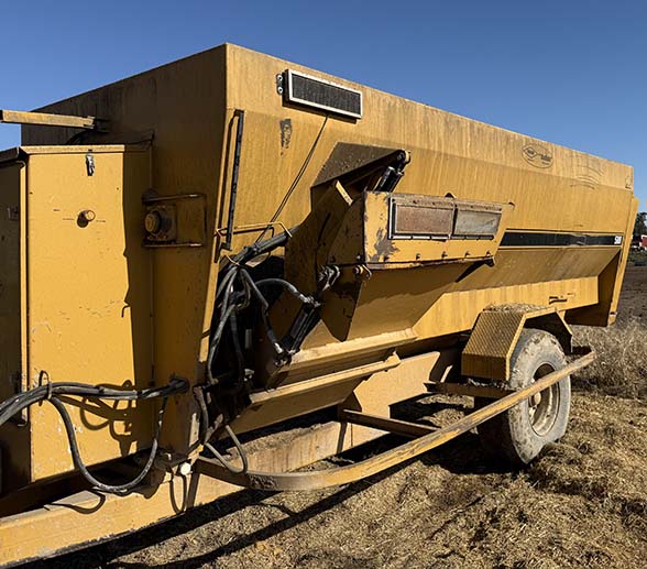 2017 Buffalo 580 Feeder/Mixer Wagon