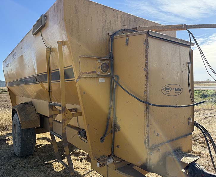 2017 Buffalo 580 Feeder/Mixer Wagon - Image 7